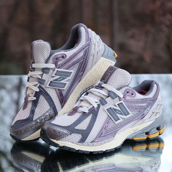 New Balance 1906R Licorice - Picture 4 of 13